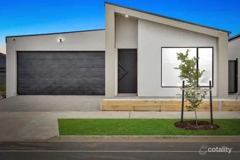 Property photo of 719 Grand Boulevard Mickleham VIC 3064