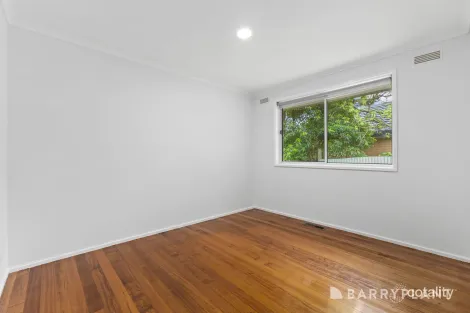Property photo of 1 Meadow Court Wandin North VIC 3139