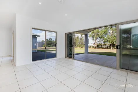 Property photo of 28 Sandstone Drive Windella NSW 2320