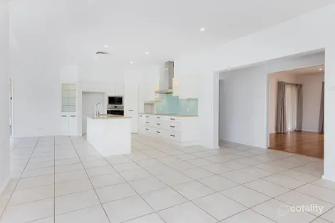 Property photo of 28 Sandstone Drive Windella NSW 2320