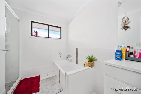 Property photo of 35 Thornton Street Emerald QLD 4720