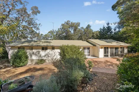 11 WARATAH RD, WARRIMOO, NSW 2774