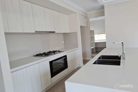 Property photo of 13 Wafer Road Manor Lakes VIC 3024