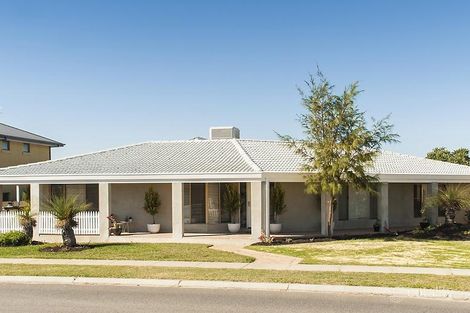 Property photo of 162 Oceanside Promenade Mullaloo WA 6027