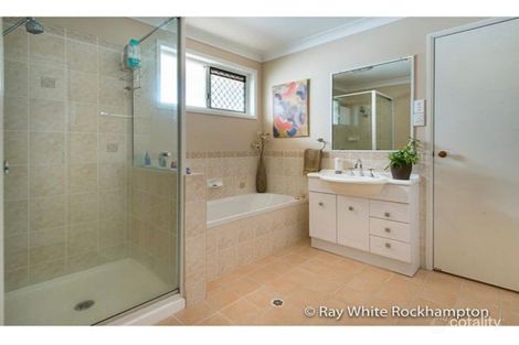 Property photo of 2 Blackbutt Place Kawana QLD 4701