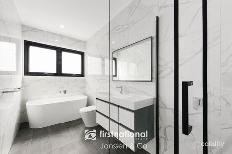 Property photo of 8/1 Banool Quadrant Doncaster East VIC 3109
