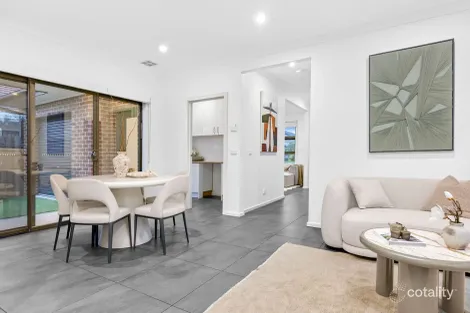 Property photo of 1/42 Manoon Road Clayton South VIC 3169