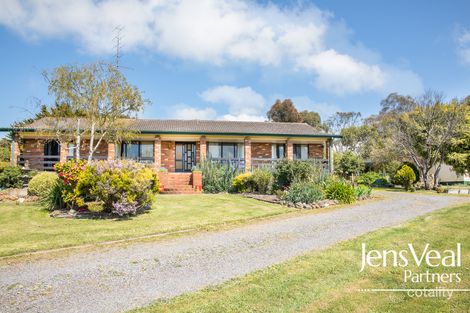 80 Greenbank Ct, Haddon, VIC 3351