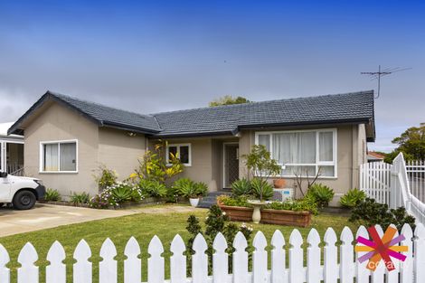 62 Pearl Rd, Cloverdale, WA 6105