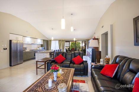 Property photo of 18 Loddon Circuit Albion Park NSW 2527