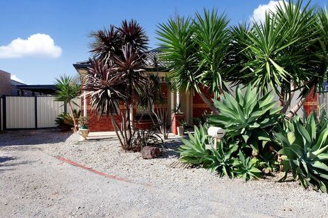 Property photo of 3 Lilly Pilly Close Werribee VIC 3030