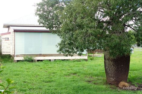 8 Killarney St, Dulacca, QLD 4425