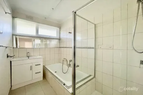 Property photo of 2 Fiander Avenue Glen Waverley VIC 3150