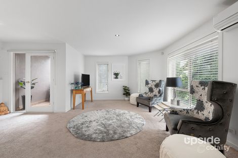 Property photo of 19 Jamieson Way Berwick VIC 3806