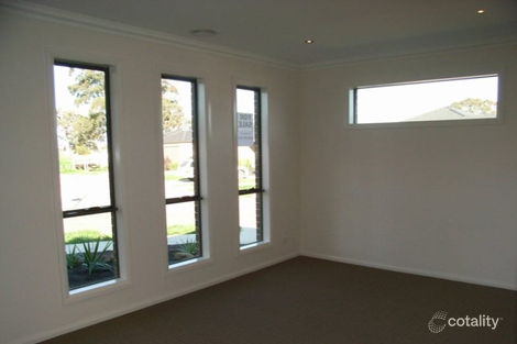 Property photo of 28 Paringa Avenue South Morang VIC 3752