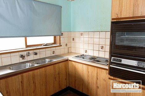 Property photo of 11 Mildura Crescent Endeavour Hills VIC 3802