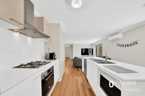 Property photo of 14 Pamplona Way Clyde North VIC 3978