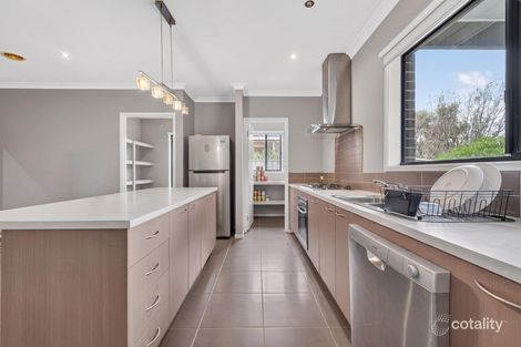 Property photo of 5 Daly Circuit Caroline Springs VIC 3023