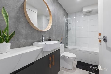 Property photo of 19/234 Shafston Avenue Kangaroo Point QLD 4169