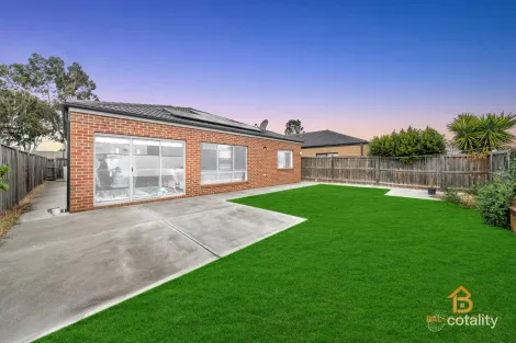 Property photo of 22 Dromana Way Truganina VIC 3029