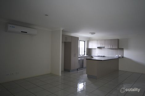 Property photo of 8 Aspect Place Pacific Pines QLD 4211