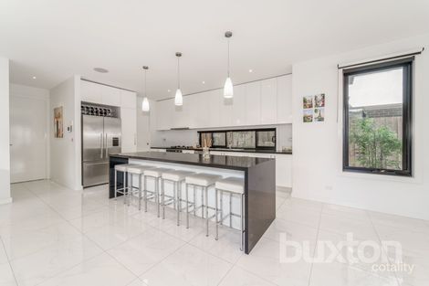 Property photo of 19 Laura Grove Mount Waverley VIC 3149