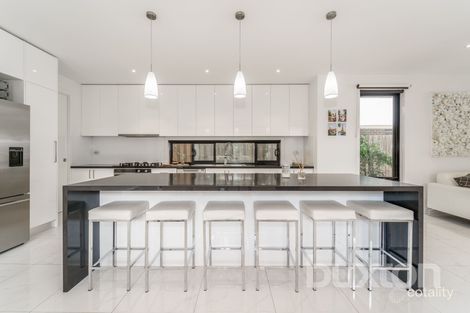 Property photo of 19 Laura Grove Mount Waverley VIC 3149
