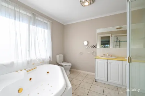 Property photo of 8 Thompson Drive Wantirna VIC 3152