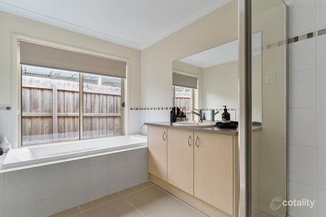 Property photo of 16 Garnet Close Skye VIC 3977