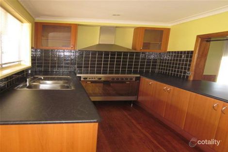 Property photo of 31 Amalfi Drive Endeavour Hills VIC 3802