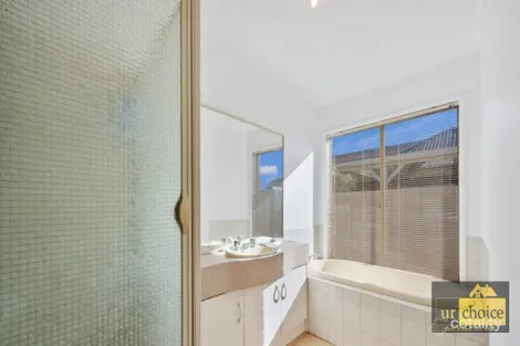 Property photo of 17 Oldtrack Place Hoppers Crossing VIC 3029