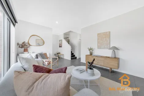 Property photo of 32 Risdon Circuit Tarneit VIC 3029