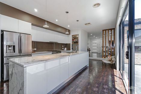 Property photo of 28 Bluebird Way Roxburgh Park VIC 3064