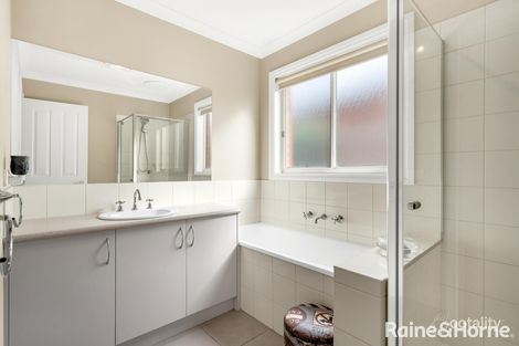 Property photo of 19 Massie Circuit Sunbury VIC 3429