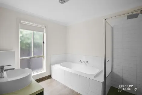 Property photo of 135 Windsor Boulevard Derrimut VIC 3026