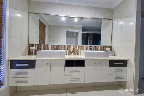 Property photo of 2 Sutherland Road Branyan QLD 4670