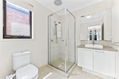 Property photo of 13 Lanthorn Crescent Cranbourne East VIC 3977