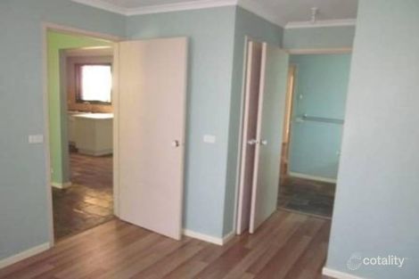 Property photo of 16 Parkinson Way Roxburgh Park VIC 3064