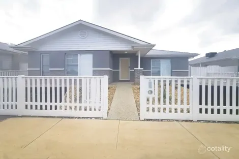 Property photo of 6 Realm Walk Truganina VIC 3029