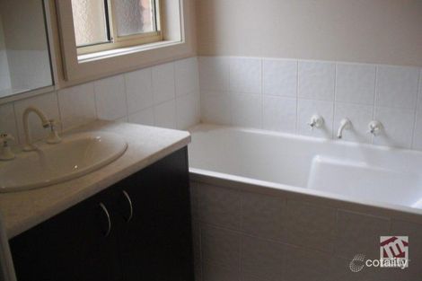 Property photo of 15 Tintern Loop Hillside VIC 3037