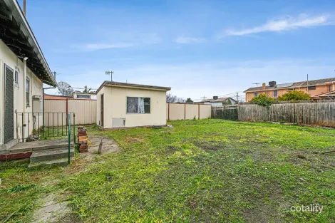 Property photo of 13 Pyalong Crescent Dallas VIC 3047