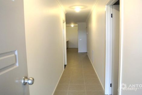 Property photo of 39 Saltmarsh Crescent Point Cook VIC 3030