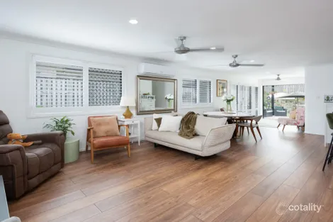 Property photo of 58 Wunburra Circle Pacific Pines QLD 4211