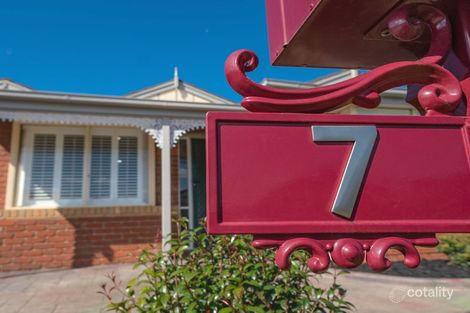 Property photo of 7 Reading Close Roxburgh Park VIC 3064
