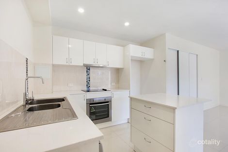 4/4 Bradford St, Labrador, QLD 4215