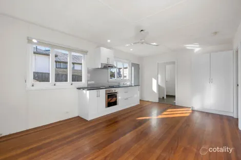 1/82 Eugaree St, Southport, QLD 4215