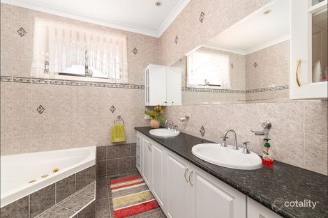Property photo of 5 Honeysuckle Court Meadow Heights VIC 3048