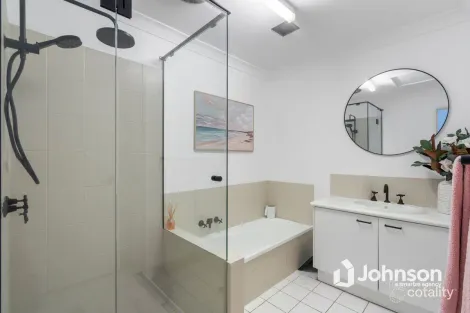 Property photo of 2/3 Arundel Drive Arundel QLD 4214