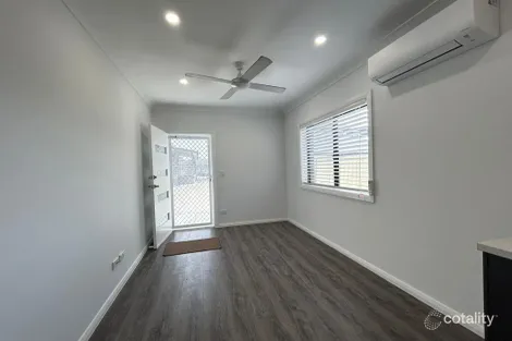 8 East St, Killarney Vale, NSW 2261