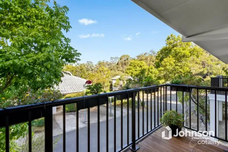 Property photo of 2/3 Arundel Drive Arundel QLD 4214